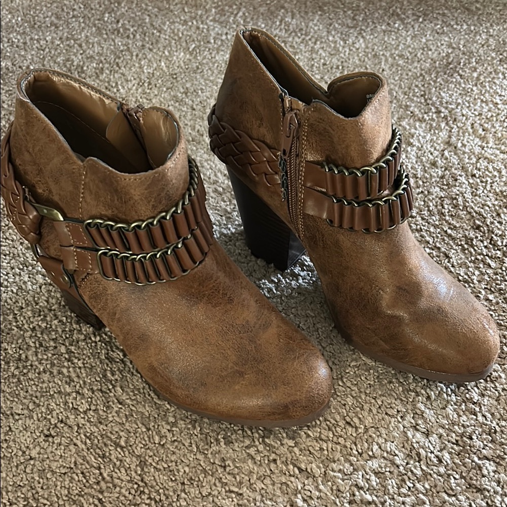 Ankle bootie
